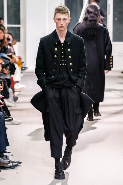 Look 32
